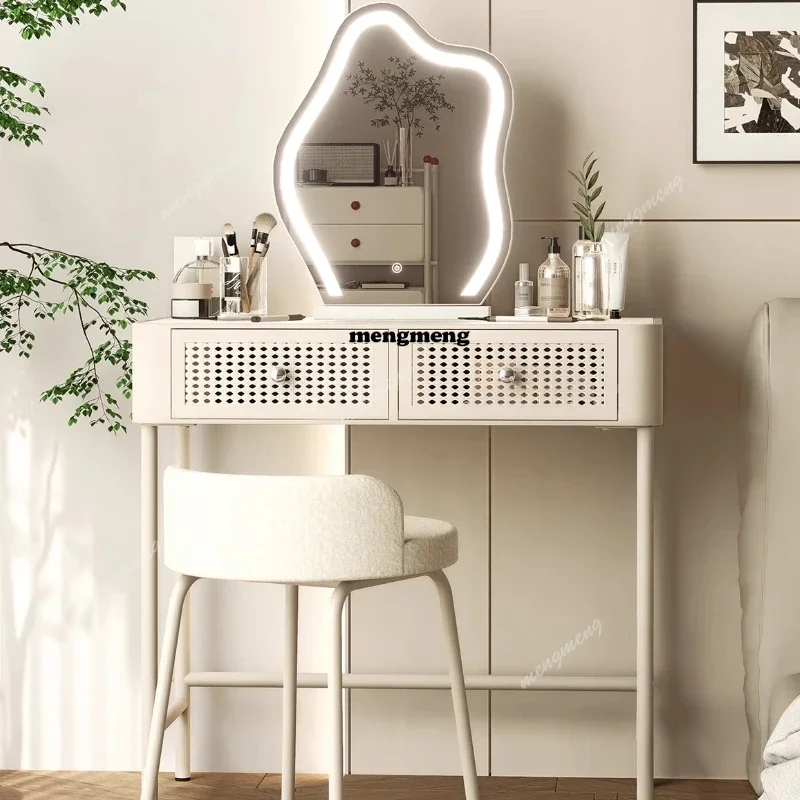 Biała nordycka toaletka z orga – Drawer Dresser White recenzja i cena